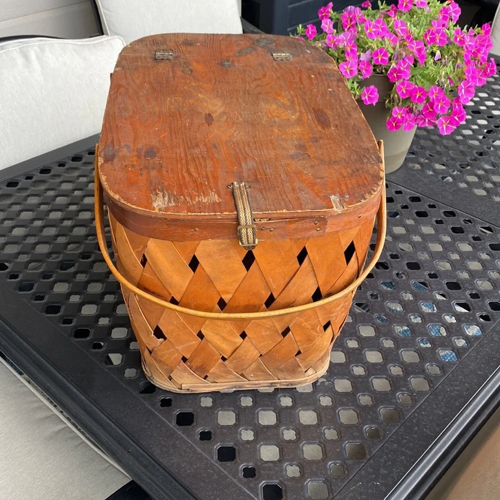 Vintage Woven Picnic Basket - Brown!